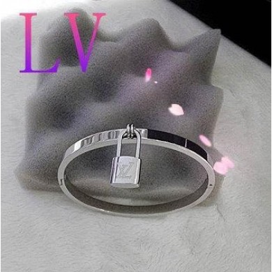 2015 Louis Vuitton bracelet 102513 GL01314